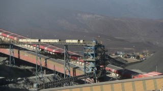 Чилийският министър на минното дело Аурора Уилямс нареди спирането на