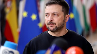 Президентът на Украйна Владимир Зеленски освободи от длъжност ръководителите на