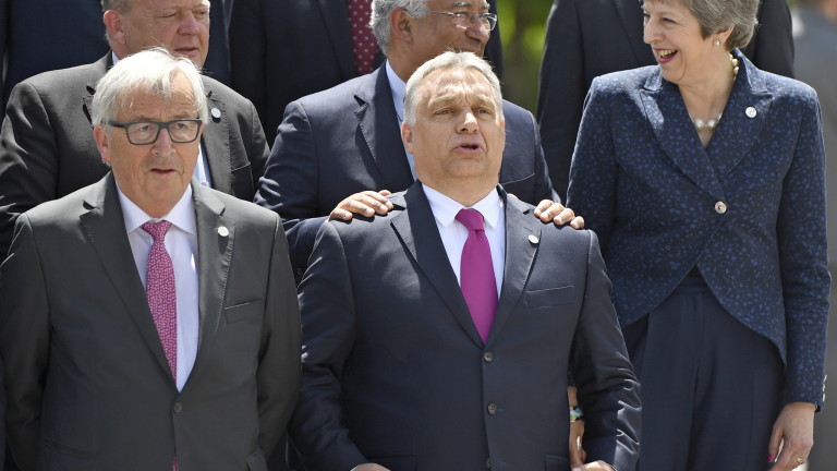 Юнкер смекчава тона към Орбан