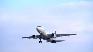 След предупреждение на ЦРУ: Изтребители приземиха пътнически самолет в Атина