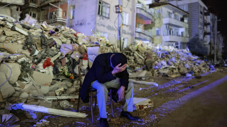 Поне 300 са пострадалите от последните силни земетресения в Турция