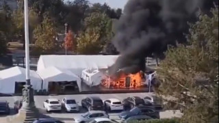 Тази сутрин пред сградата на сръбския парламент в Белград са