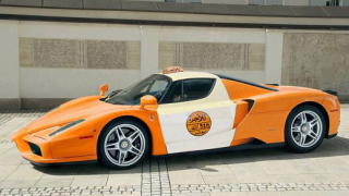 В Близкия Изток се появи такси Ferrari Enzo