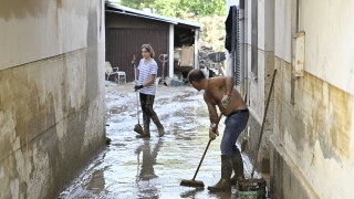 Десет души загинаха при наводнение в италианския регион Марке