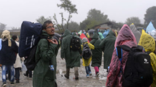 Над 2000 мигранти изостриха напрежението на сърбо-хърватската граница