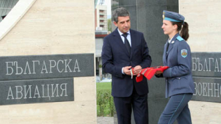 Плевнелиев, гвардейци и Миг-ове откриха паметник на ВВС