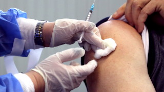 Докато Европа се бори със скъпоструващото изобилие от ваксини срещу