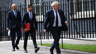 Британия отлага блокирания и по-строги мерки за 2022 г.