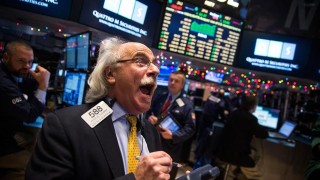 Основният индекс на "Уолстрийт" Dow Jones записа най-големия дневен ръст в историята си
