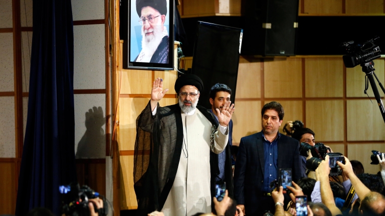 1600 искат да са президент в Иран