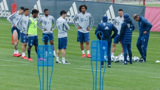 От вчера футболистите и треньорският щаб на германския колос Байерн