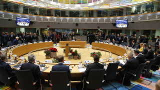 Необходима е много силна и бърза външна политика по отношение