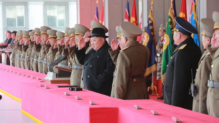 Северна Корея е похарчила най-малко 4 милиарда долара за луксозни