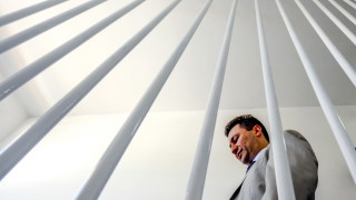 Бившият македонски премиер Никола Груевски бе заснет от журналисти в