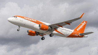 Британската нискотарифна авиокомпания Изиджет easyJet съобщи че ще купи от