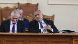 Борисов умилен от кадъра как Нинова гали чумава козичка
