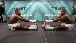 Боксовата супер звезда Антъни Джошуа обмисля завръщането си на ринга