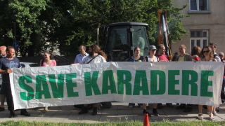 „Долу мръсните ръце от Карадере”, скандира протест пред МРРБ 