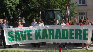 „Долу мръсните ръце от Карадере”, скандира протест пред МРРБ