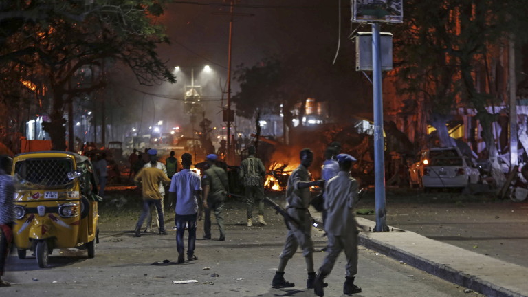 Десетки загинали при атентат в Сомалия 