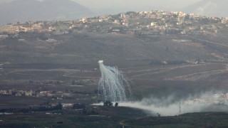 Израел удари цели и складове на "Хизбула" в Южен Ливан