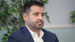 Мавров не се трогнал от искането на ДБ и ДПС да го махнат от НЗОК, но заради ПБ се оттеглил