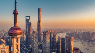 Търговската столица на Китай Шанхай и десетки други китайски градове