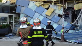 Бурен вятър събори изолация на финансово стопанската гимназия в Монтана Поривите