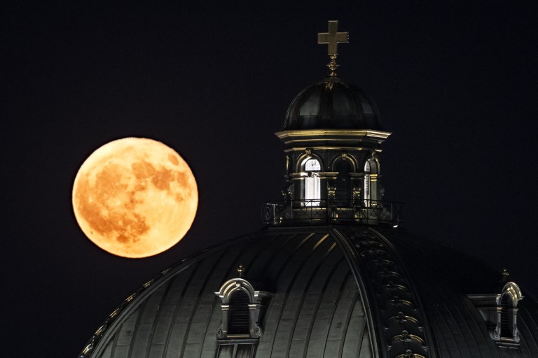 Всяко пълнолуние идва с прогнози за бъдещето