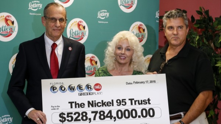 Семейство се изкефи на милиони от щатската лотария