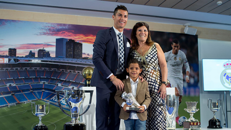 Роналдо изненада майка си с подарък за 100 000 евро