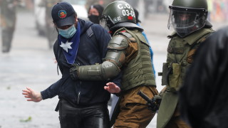 Чилийският президент Себастиан Пинера обяви извънредно положение и изпрати войски