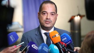 Калин Стоянов с официално питане до Радев за кортежа му и за помилван наркотрафикант