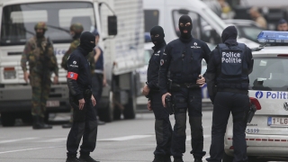 Мъж намушка с нож двама полицаи в Брюксел, подозират тероризъм