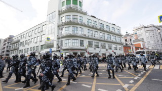 Хиляди руснаци излязоха по улиците в центъра на Москва за