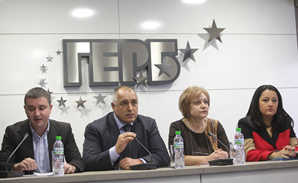 Борисов моли Орешарски да се вразуми за 500-те млн. лева