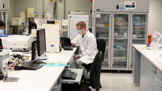 AstraZeneca plc е подписала сделка с швейцарското правителство за доставка