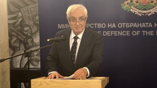 След три катастрофи в три авиобази за три години министър