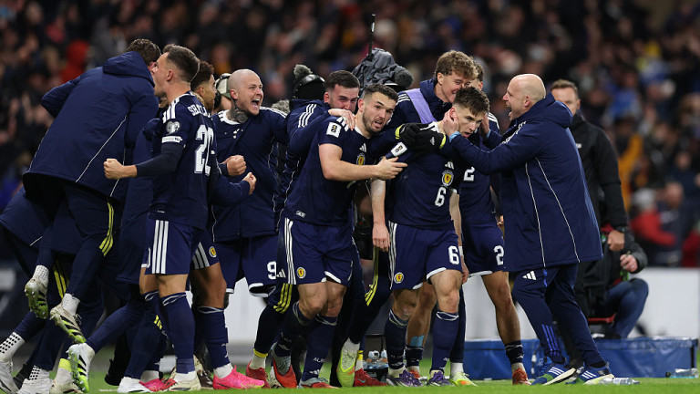 Националният отбор на Шотландия победи драматично Дания с 4:2 и