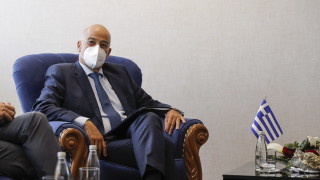 Гръцкият външен министър е готов да тръгне към Мариупол