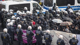 400 арестувани при сблъсъци между леви и крайнодесни в Щутгарт 