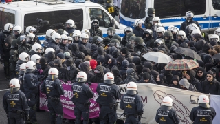 400 арестувани при сблъсъци между леви и крайнодесни в Щутгарт