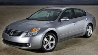 Nissan изтегля 200 000 автомобила 
