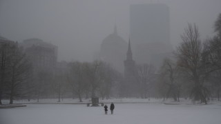 Части от източното крайбрежие на САЩ бяха връхлетени от снежна