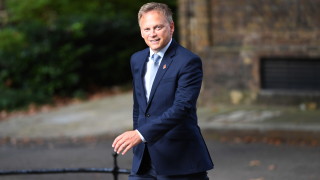 Бившият министър на енергетиката Грант Шапс замени Бен Уолъс в