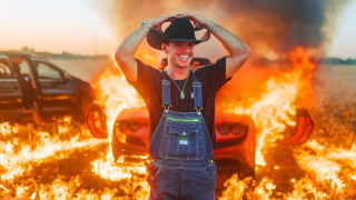 Всичко за зрелището - човекът, който подпали новото си Ferrari F8