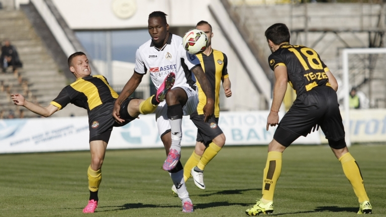 Славия се завръща в битката за бронза