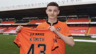 Защитникът на Дънди Юнайтед Кер Смит е попаднал в