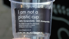 Защо Австралия забранява биоразградимата пластмаса