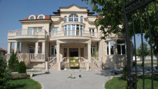 Полицията помага да Рашкови да се изнесат от Катуница